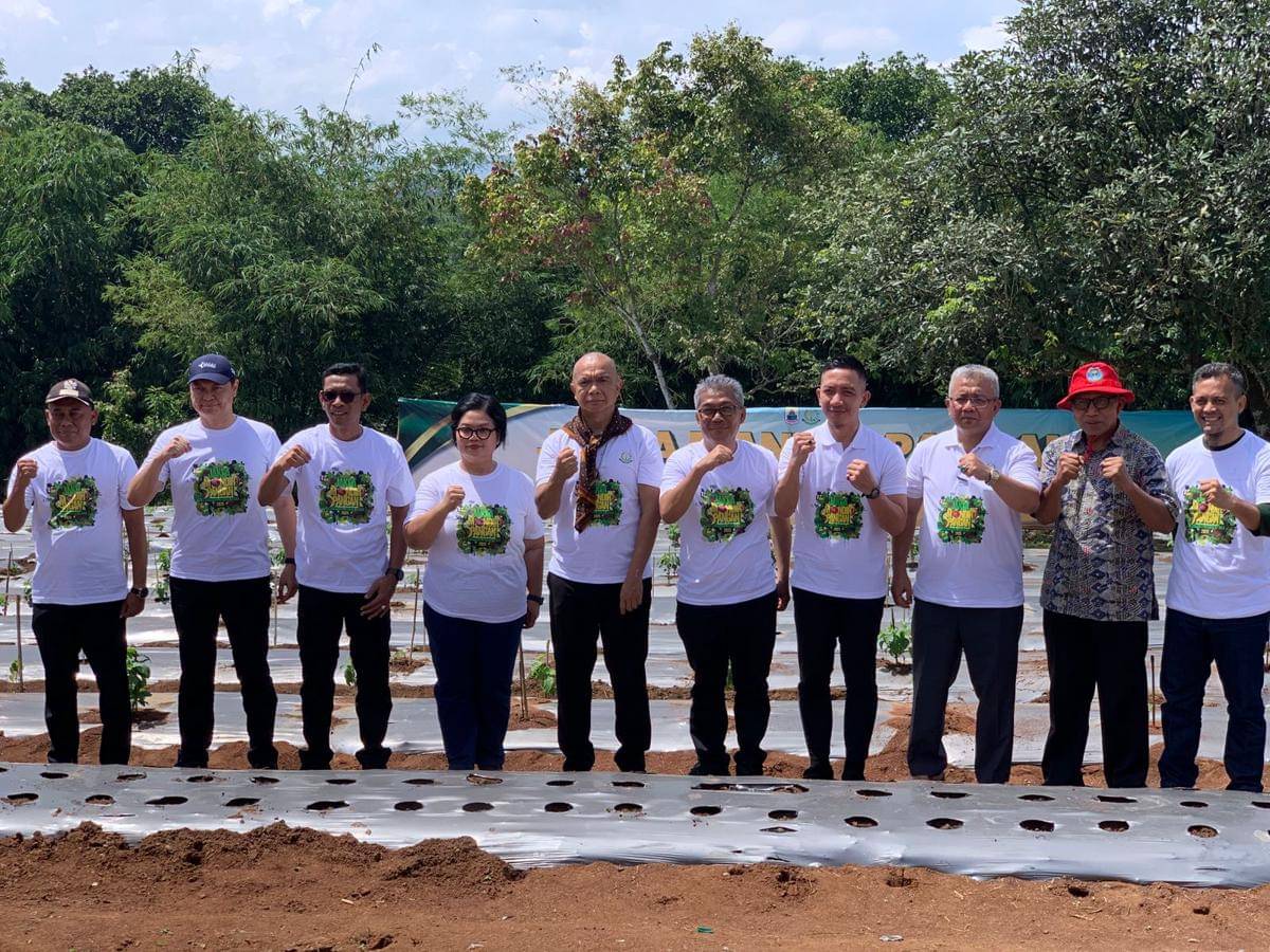 Kejaksaan Republik Indonesia meluncurkan program Jaksa Mandiri Pangan melalui penanaman bibit hortikultura cabai dan bawang merah di Desa Lebak Asih, Kecamatan Curugbitung, Kabupaten Lebak