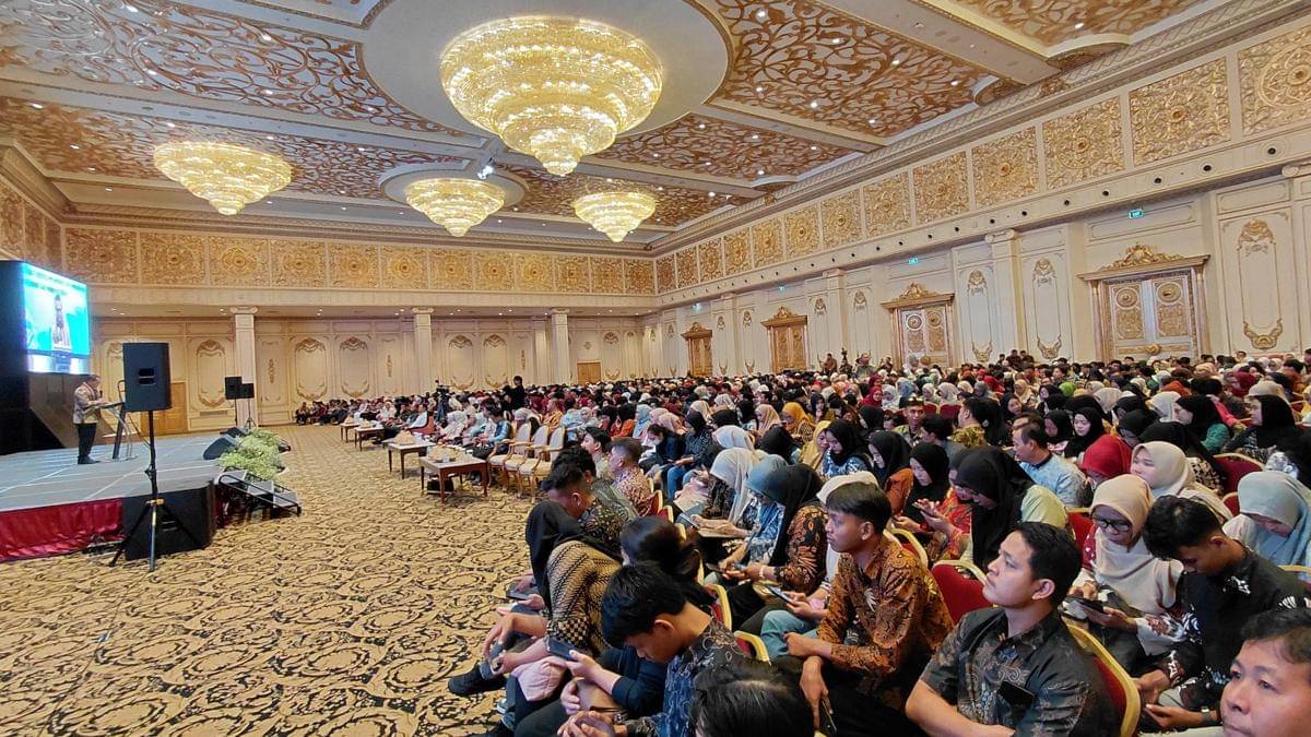 Deputi Bidang Penyediaan dan Penyaluran BGN, Brigjen (Purn.) Suardi Samiram paga kegiatan Sosialisasi Penjamah Makanan di Makassar, Sabtu (22/11/2025). (Dok. BGN)