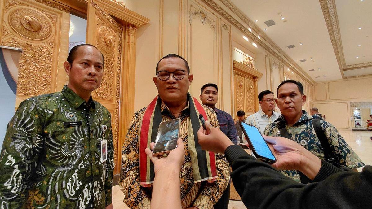 Deputi Bidang Penyediaan dan Penyaluran BGN, Brigjen (Purn.) Suardi Samiram paga kegiatan Sosialisasi Penjamah Makanan di Makassar, Sabtu (22/11/2025). (Dok. BGN)