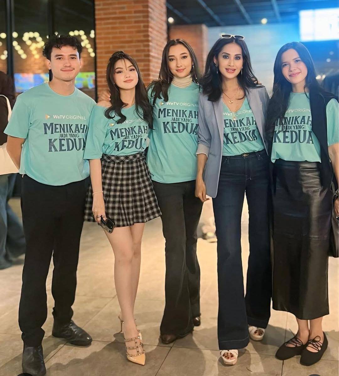 Aisyah Aqilah dan Carissa Perusset 