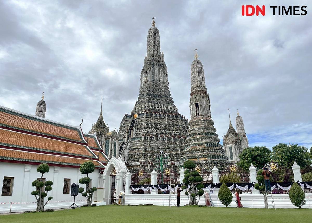 Potret Wat Arun di Bangkok, Thailand  