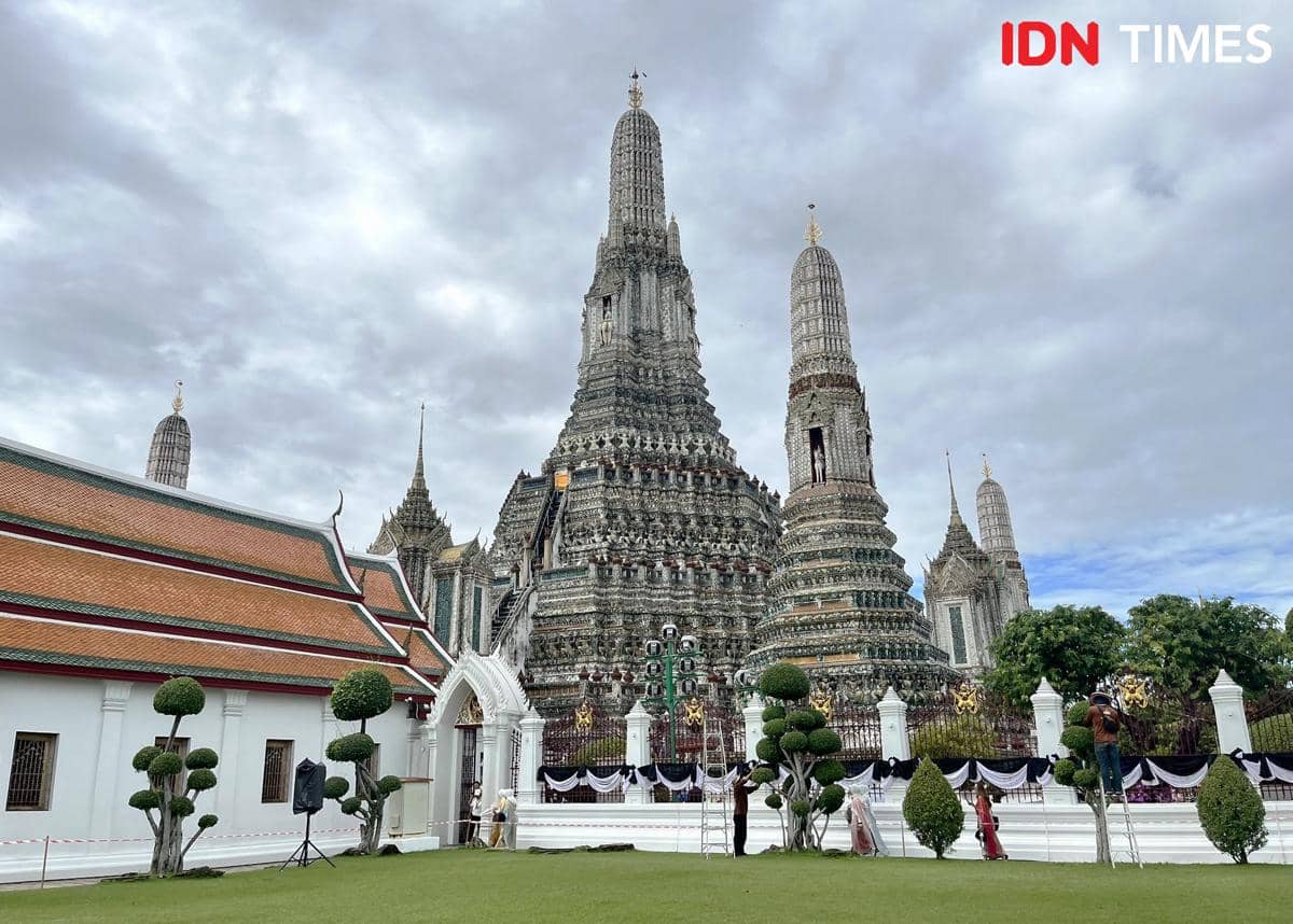 Potret Wat Arun di Bangkok, Thailand  