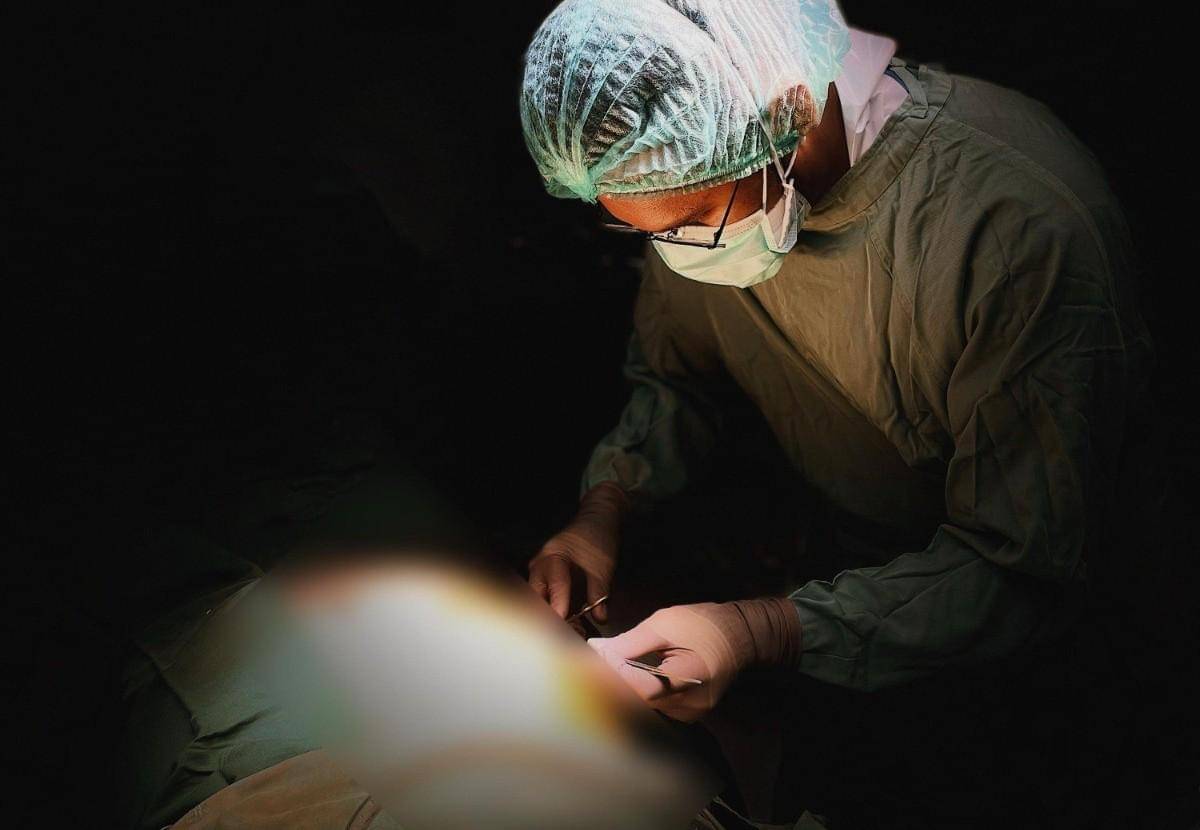 Tiga putra putri suku Amungmo dan Kamoro raih gelar dokter. (Dok. PTFI)