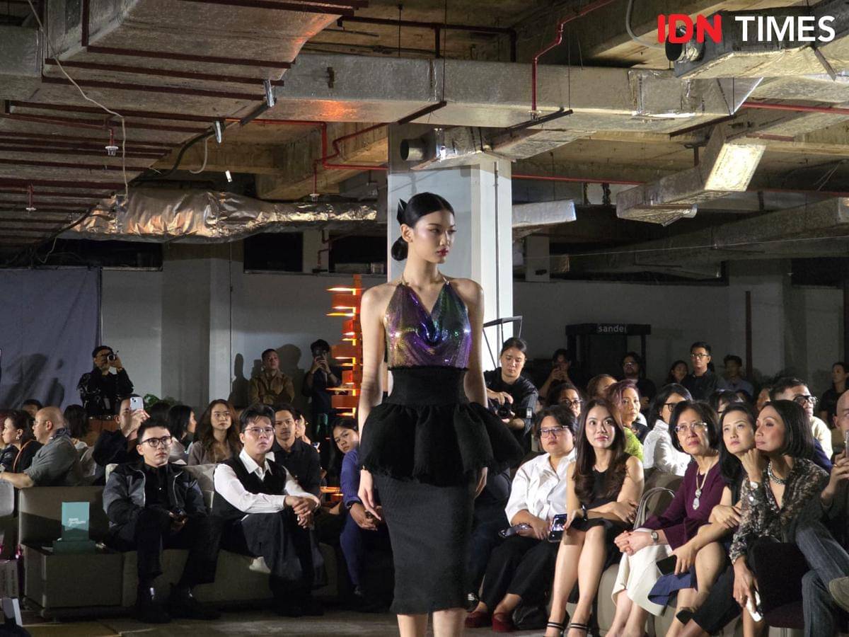 Koleksi terbaru Yosafat Dwi Kurniawan bertajuk “Time Dilation” yang ditampilkan di PITA SCBD - Sequis Center