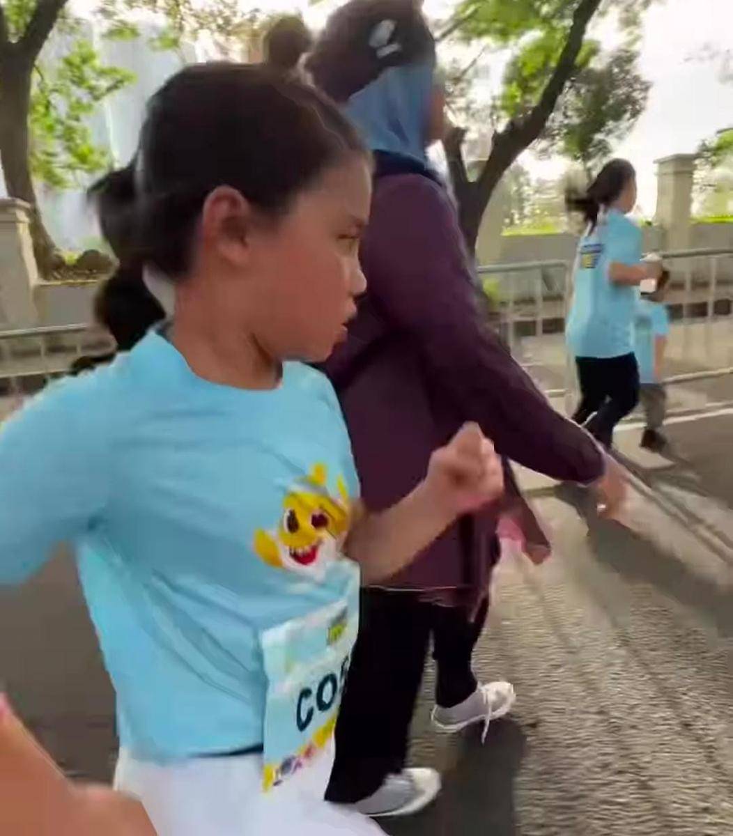 potret Yaya ikut Baby Shark Run 2025
