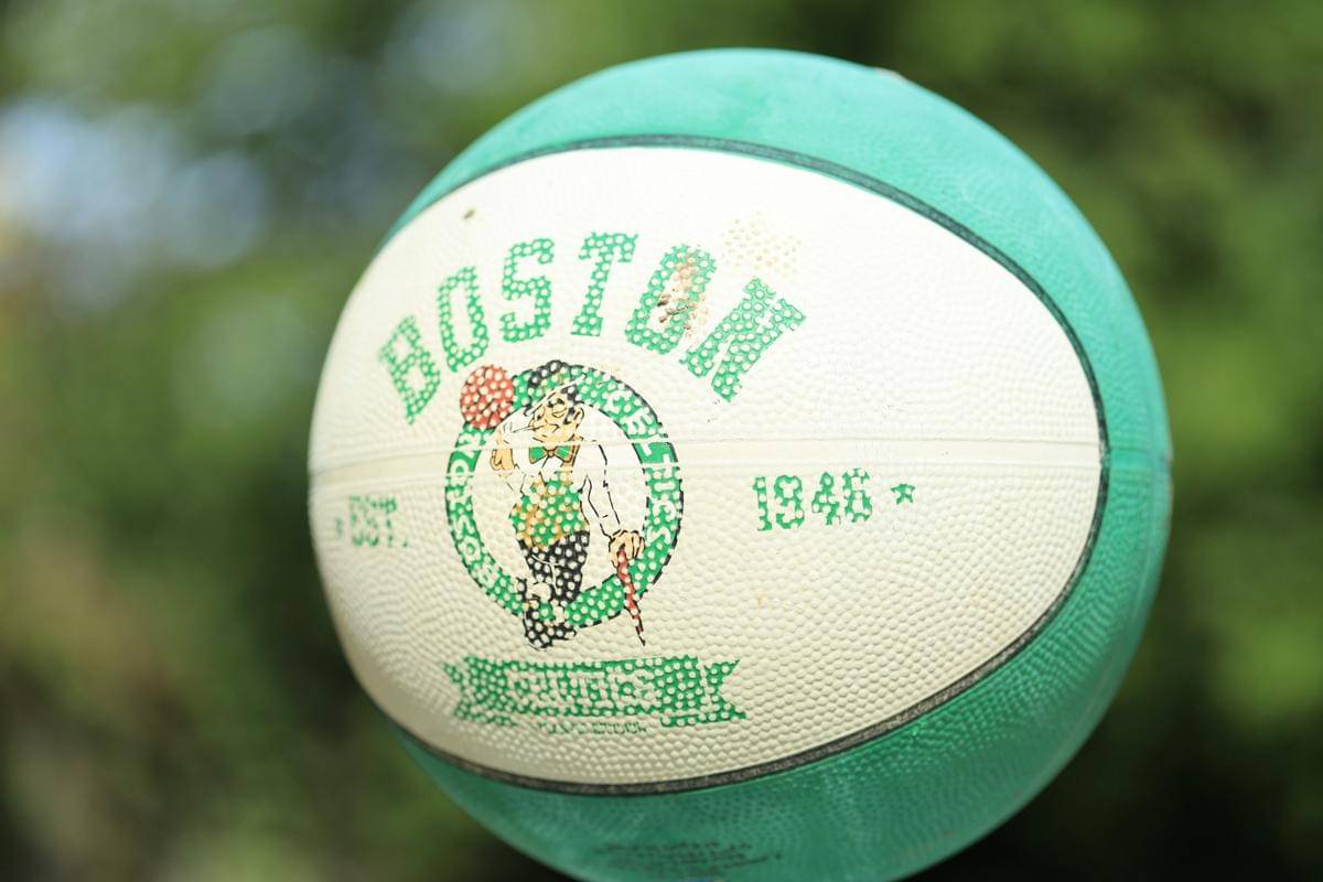 ilustrasi bola basket Boston Celtics