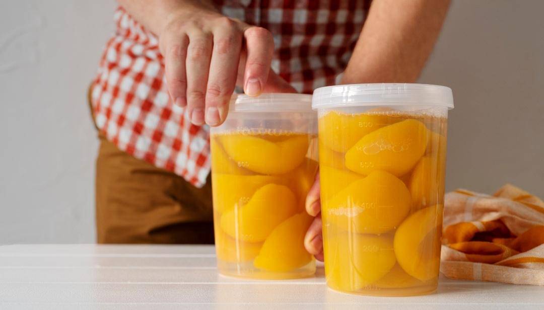 ilustrasi rendam lemon dalam air