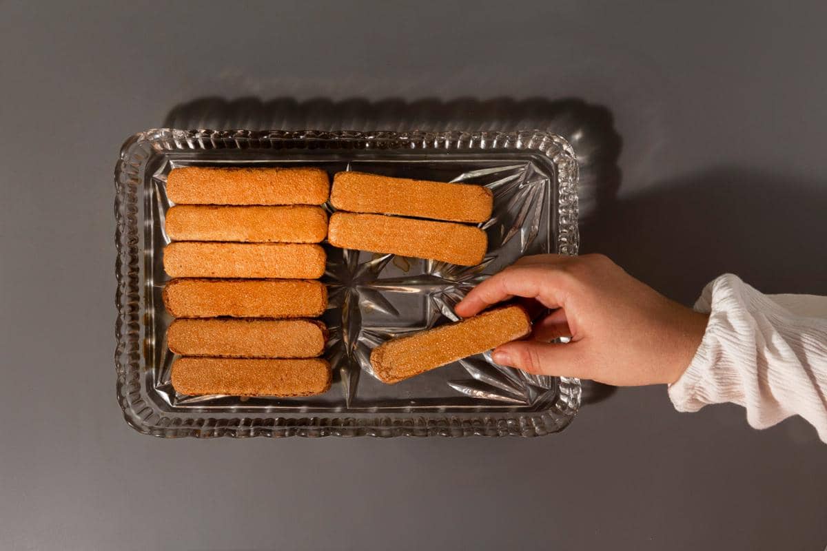 ilustrasi ladyfinger yang sedang didinginkan