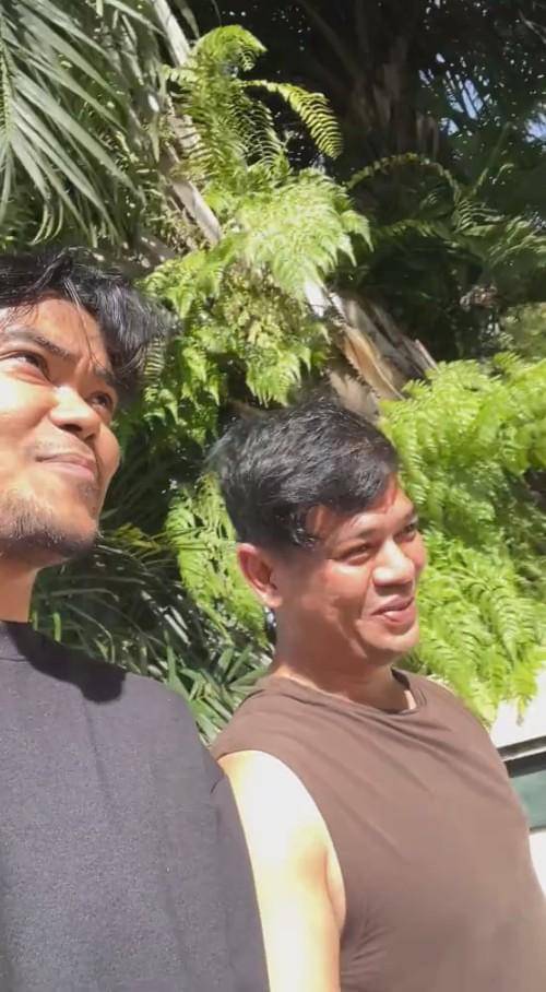 Surya Insomnia Turun Tangan Tambal Jalan Aspal