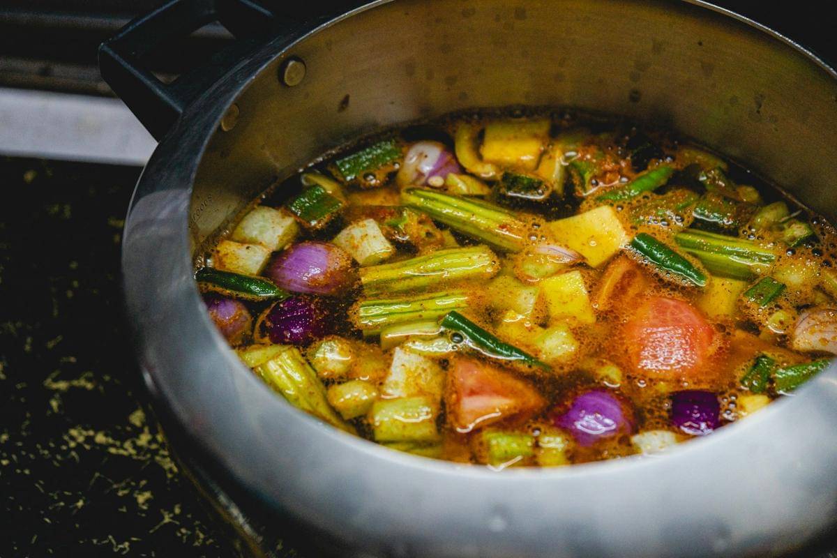 ilustrasi menumis sayuran