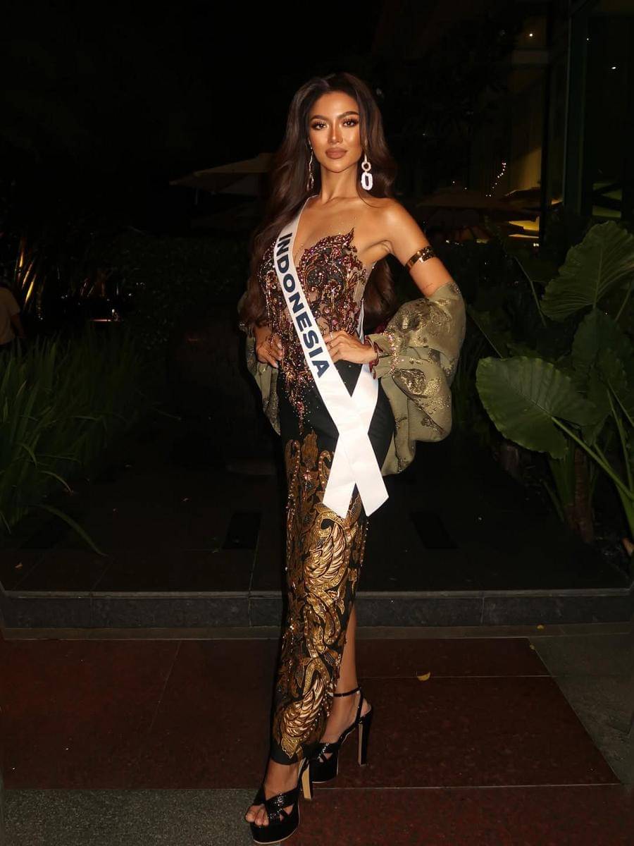 Potret Kompilasi Penampilan Sanly Liu di Karantina Miss Universe 2025