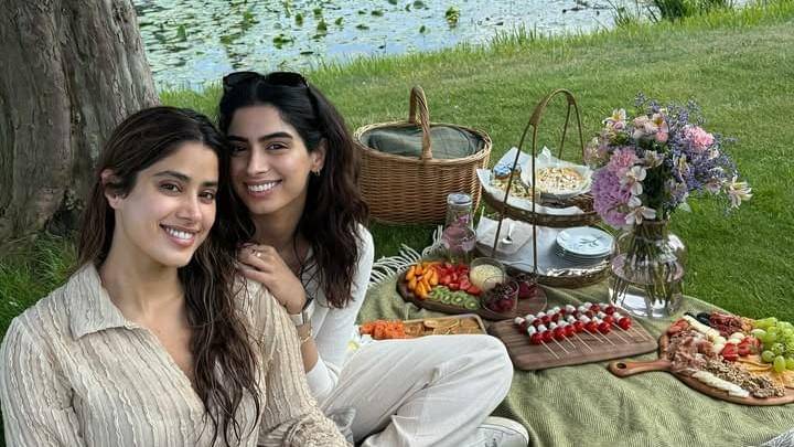 Janhvi Kapoor dan Khushi Kapoor