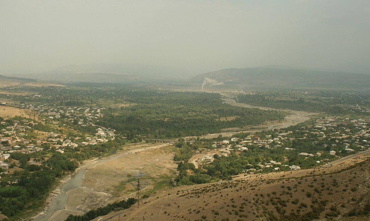 Pemandangan Sungai Ksani di Ossetia Selatan dari udara.