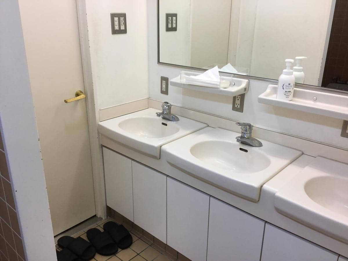 mengapa hotel capsule lebih disukai solo traveler?