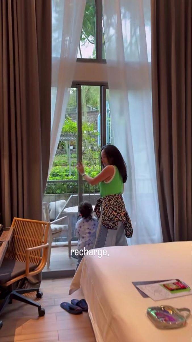 Potret Dea Ananda ajak keluarga Staycation di Kabupaten Bogor