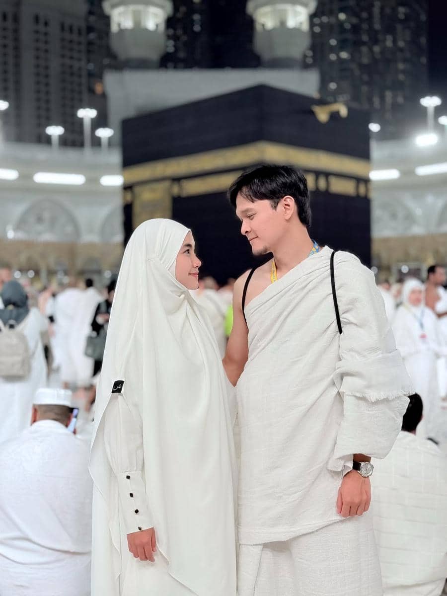 Potret Anisa Rahma dan Dito Umrah Berdua