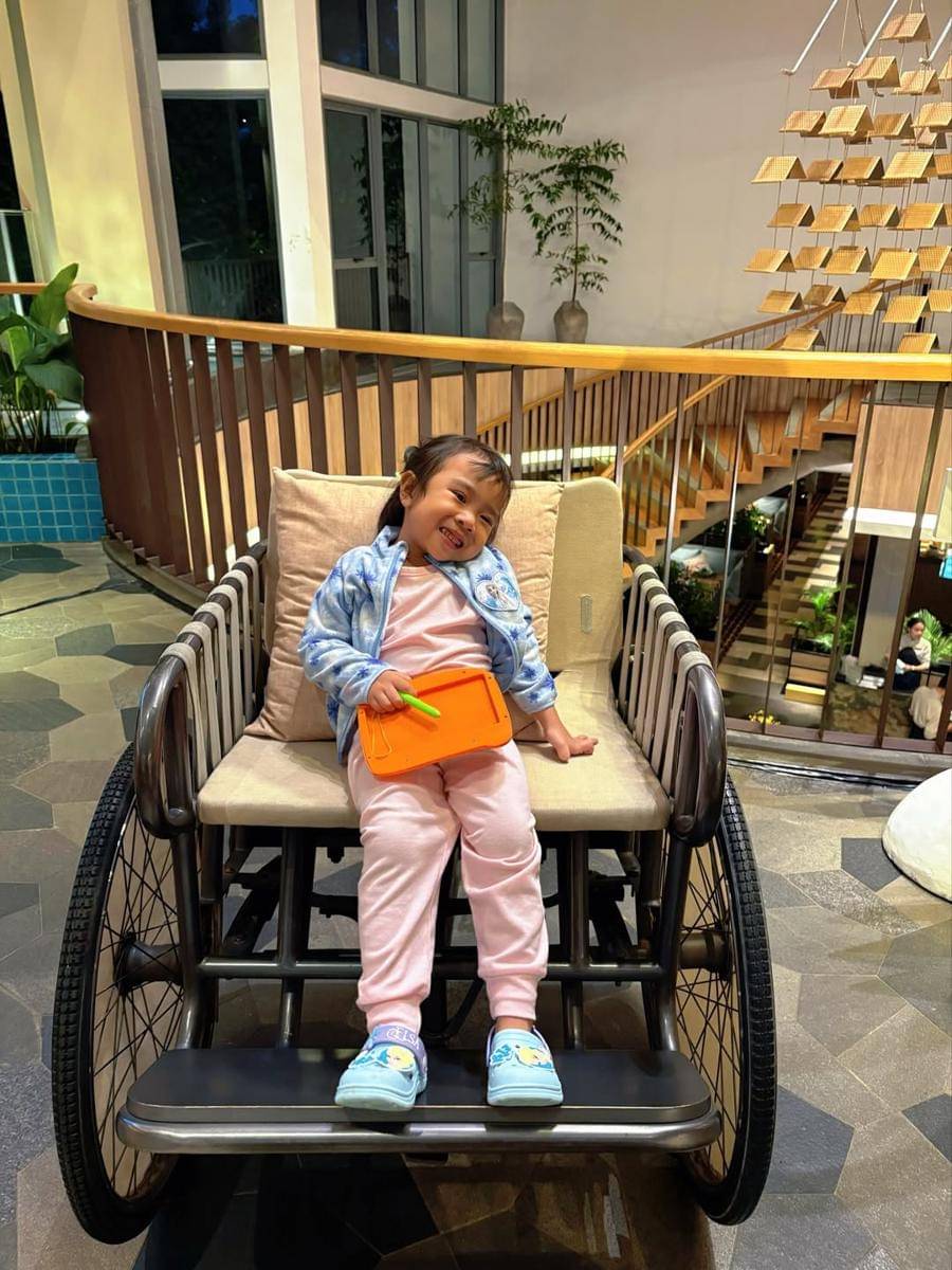 Potret Dea Ananda ajak keluarga Staycation di Kabupaten Bogor