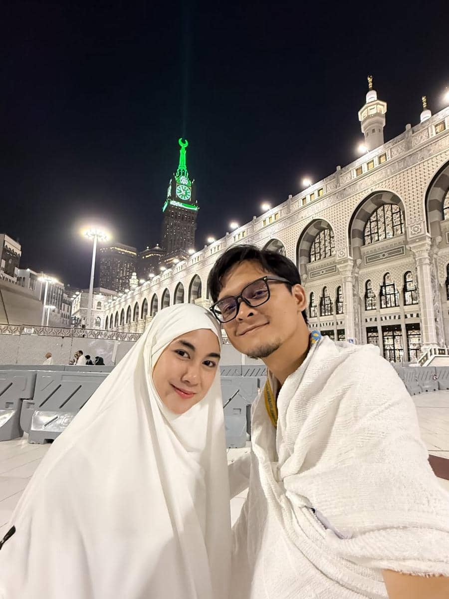 Potret Anisa Rahma dan Dito Umrah Berdua