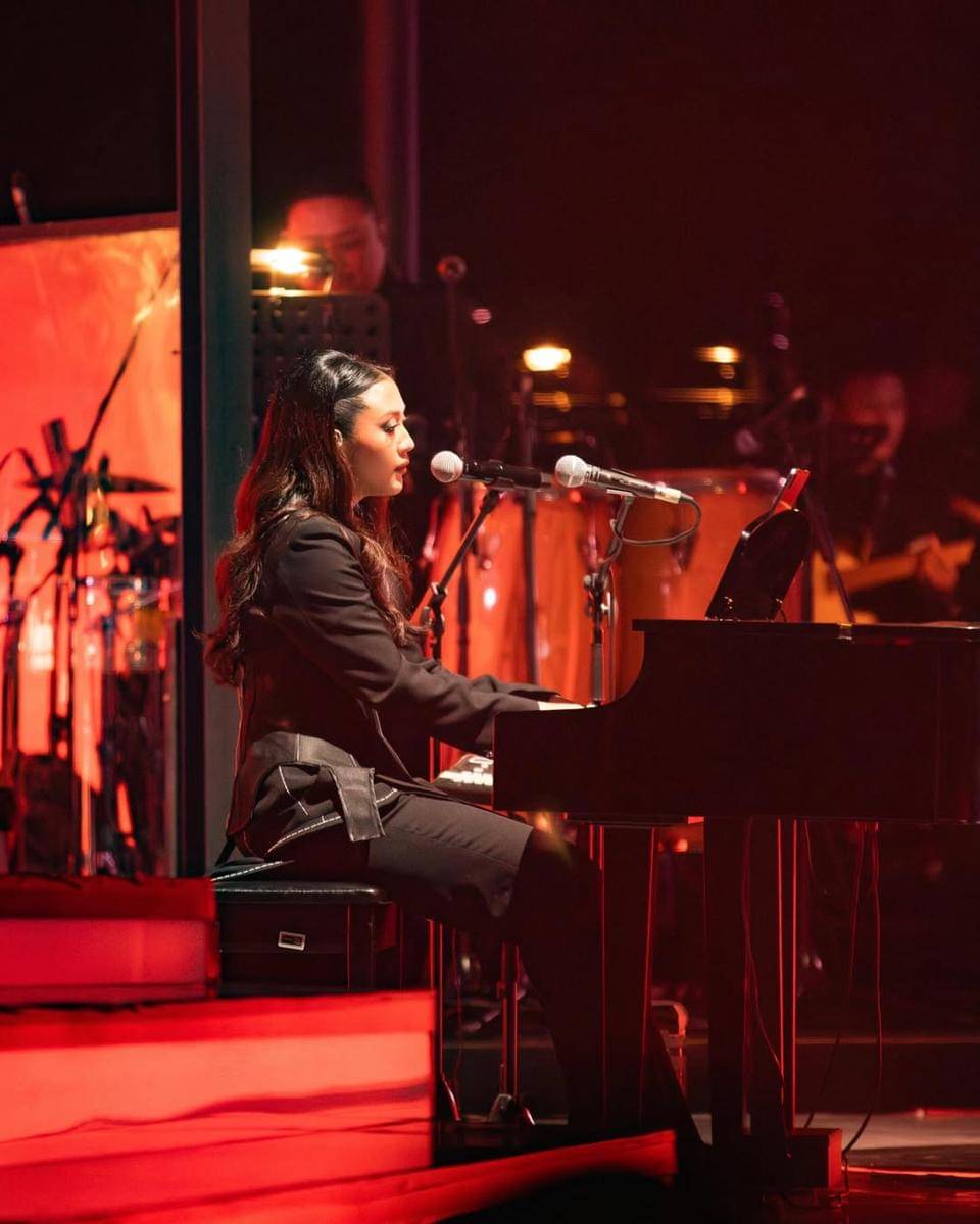 Potret Sherina jadi Pengiring Penyanyi di FFI 2025