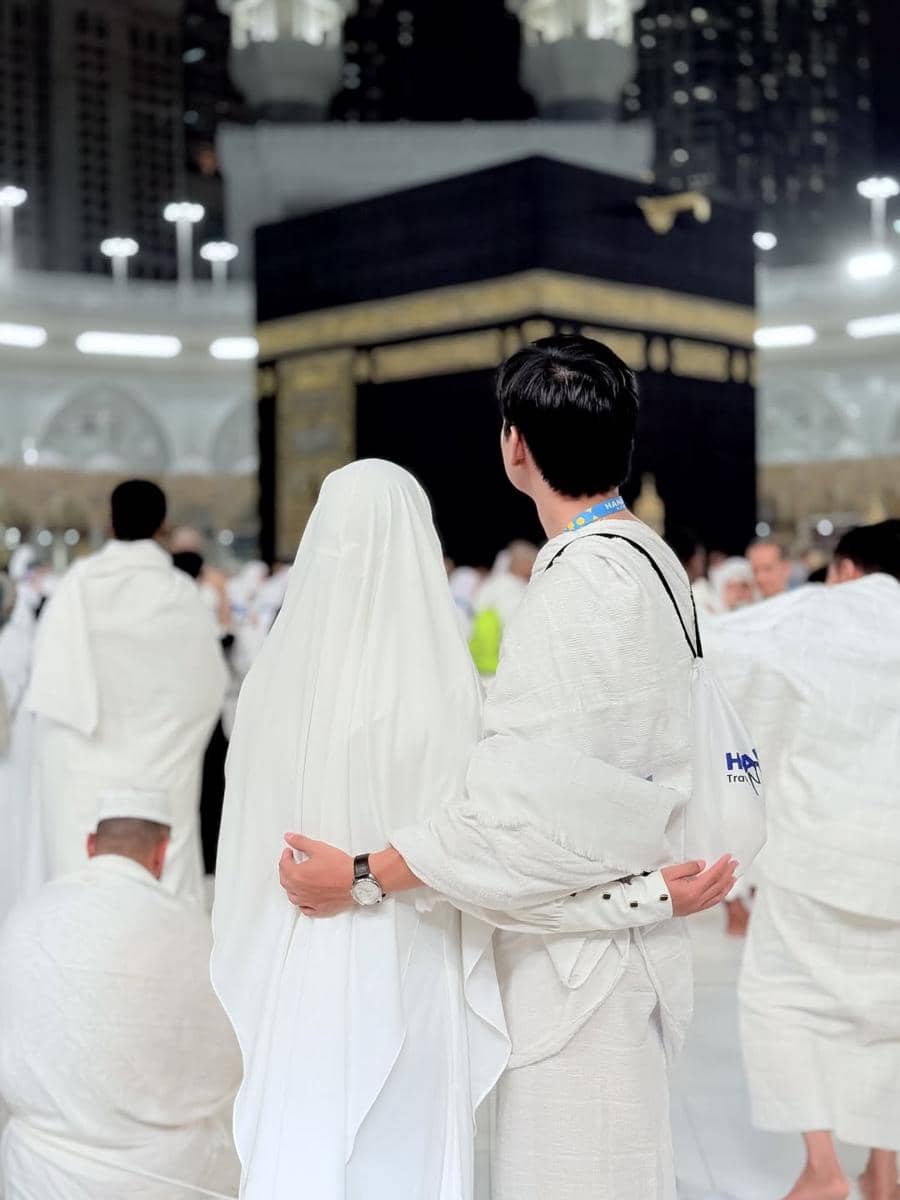 Potret Anisa Rahma dan Dito Umrah Berdua