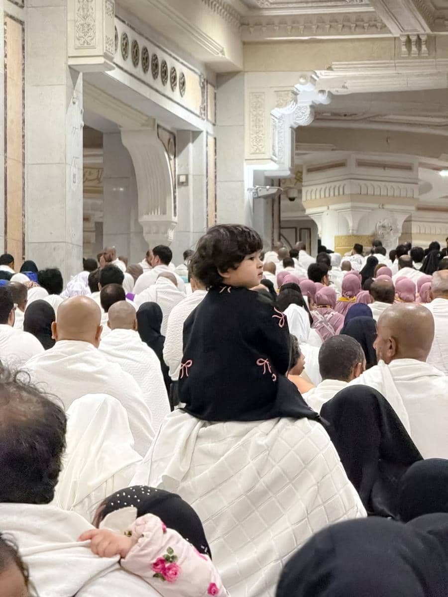 Potret Anisa Rahma dan Dito Umrah Berdua