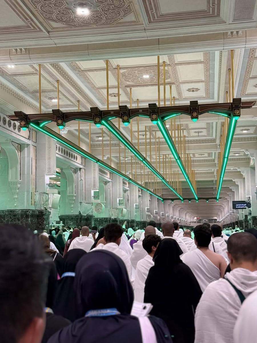 Potret Anisa Rahma dan Dito Umrah Berdua