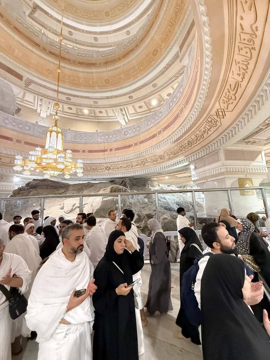 Potret Anisa Rahma dan Dito Umrah Berdua