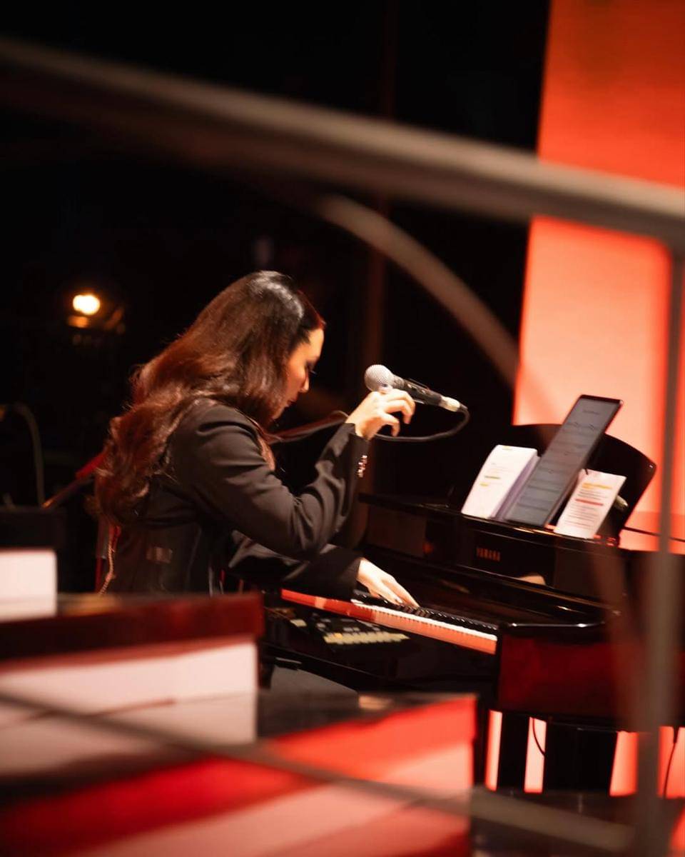 Potret Sherina jadi Pengiring Penyanyi di FFI 2025