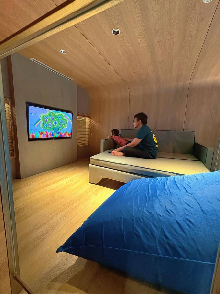 Potret Dea Ananda ajak keluarga Staycation di Kabupaten Bogor