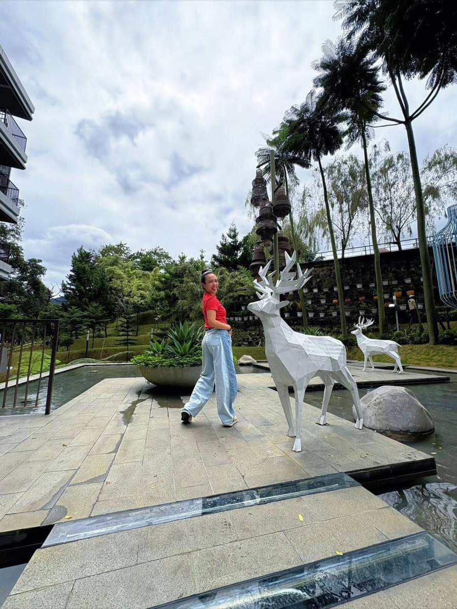 Potret Dea Ananda ajak keluarga Staycation di Kabupaten Bogor