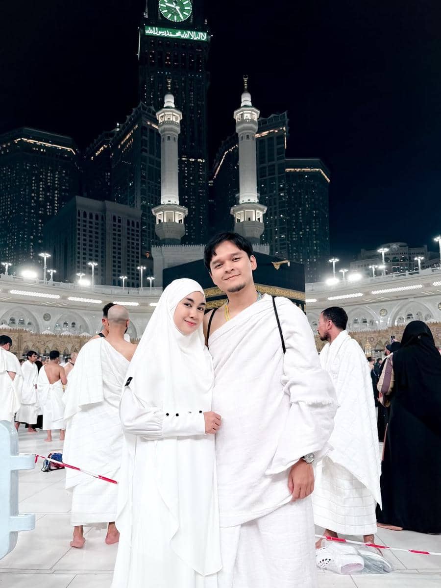 Potret Anisa Rahma dan Dito Umrah Berdua