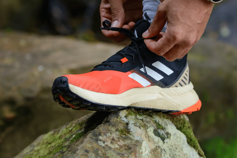 ilustrasi sepatu trail running