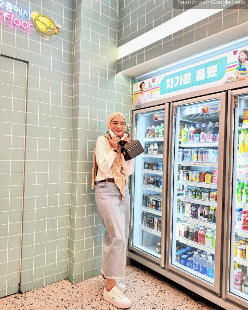 Mix and Match Hijab Denim ala Inara Rusli 