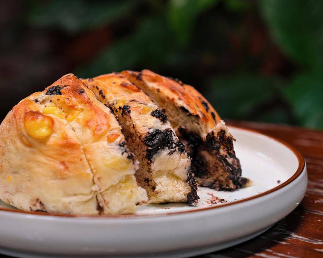 menu Chocolate Parmesan Roti Macan 