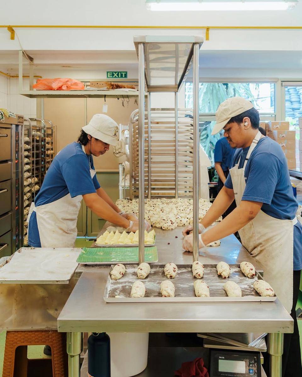 pembuatan produk Roti Macan 