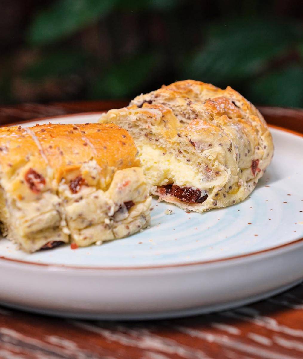 menu Cranberry Cheese Roti Macan 