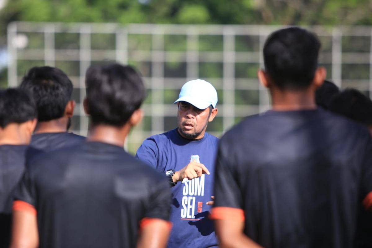 Pelatih Sumsel United Nilmaizar.