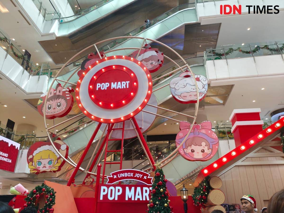 Suasana “Unbox Joy: POP MART Christmas Town” di Grand Indonesia, Sabtu (22/11/2025). (IDN Times/Febriyanti Revitasari)