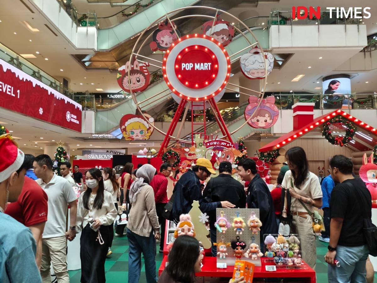 Suasana “Unbox Joy: POP MART Christmas Town” di Grand Indonesia, Sabtu (22/11/2025). (IDN Times/Febriyanti Revitasari)