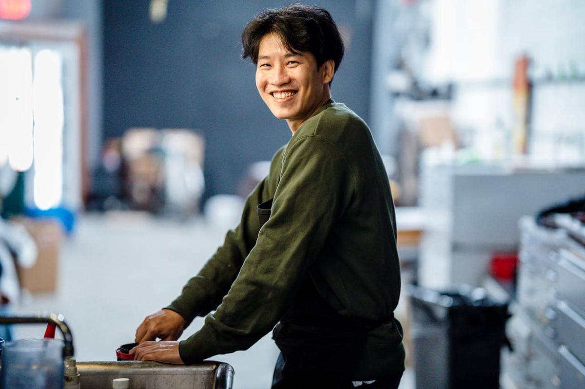 ilustrasi tersenyum bahagia 