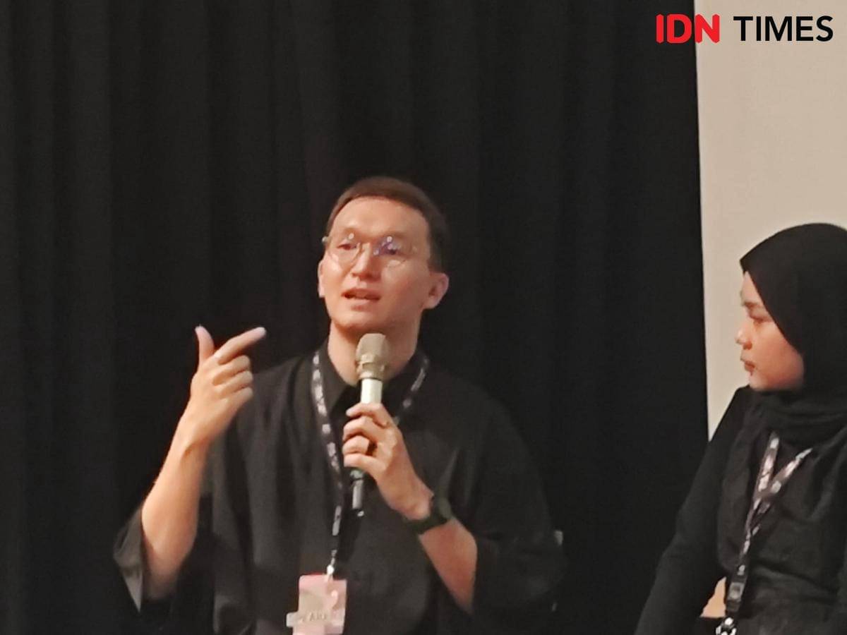 Design Talks berjudul Keeping the Vision Alive: The Founder's Mindset in Brand Innovation by ParagonCorp di acara ADGI Design Week 2025, Jumat (21/11/2025). (IDN Times/Febriyanti Revitasari)