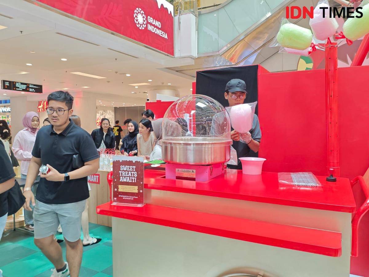 Suasana “Unbox Joy: POP MART Christmas Town” di Grand Indonesia, Sabtu (22/11/2025). (IDN Times/Febriyanti Revitasari)
