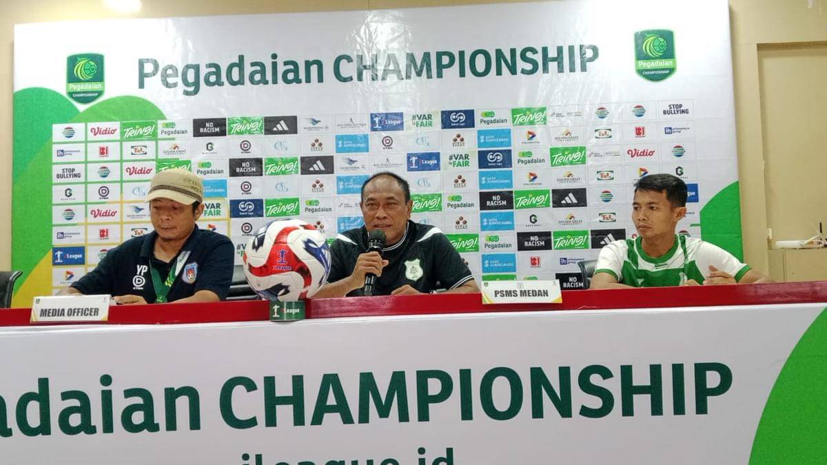 Pelatih PSMS Kas Hartadi bersama Budhiar (kanan) (dok.PSMS)