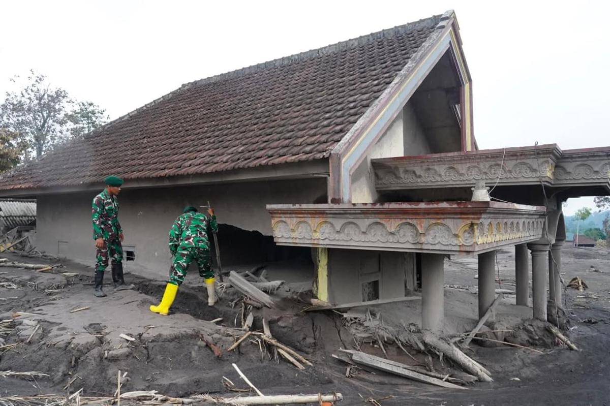 TNI bantu dampak erupsi Gunung Semeru