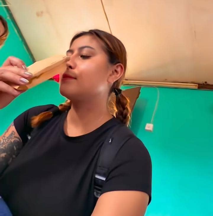 Karin Novilda liburan di Fiji Island