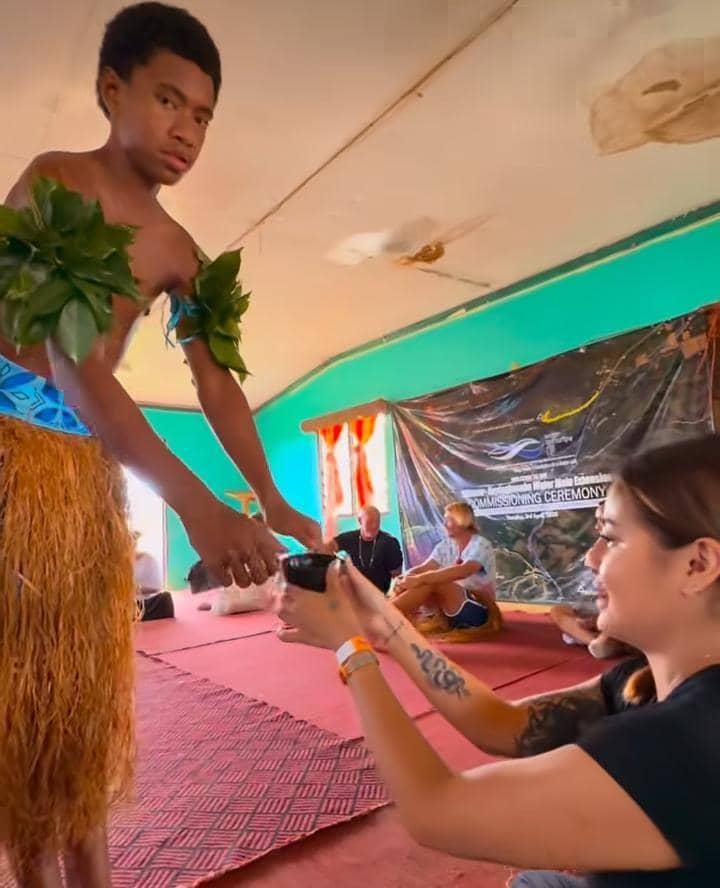 Karin Novilda liburan di Fiji Island