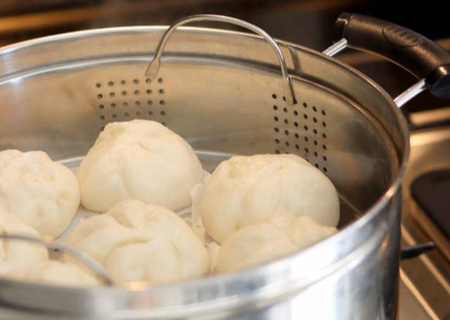 ilustrasi mengukus bakpao (unsplash.com/Joan Tran)