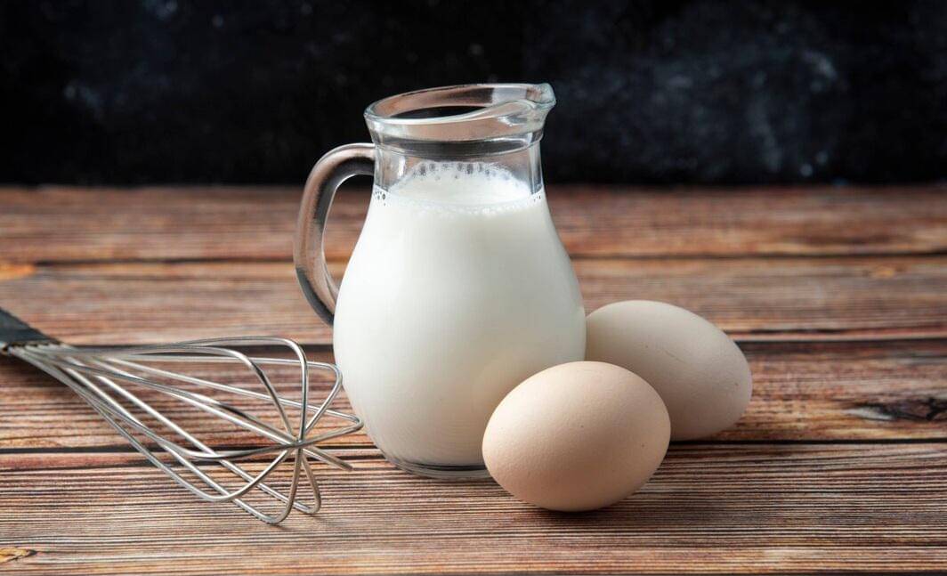 ilustrasi telur dan susu