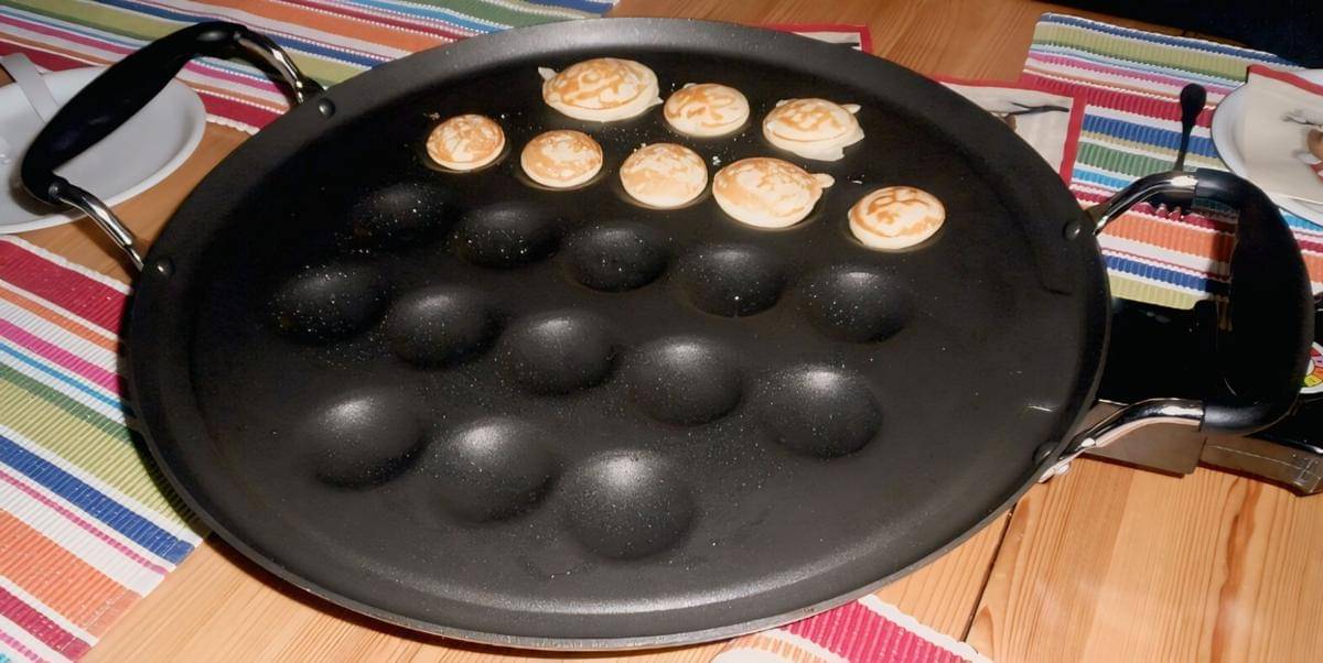 ilustrasi wajan poffertjes