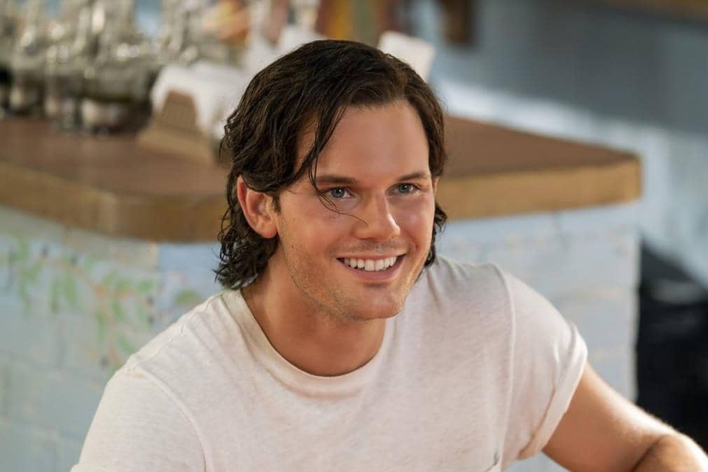 Jeremy Irvine dalam film Mamma Mia! Here We Go Again. 